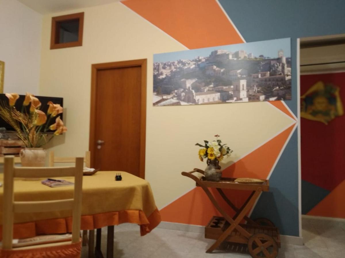 La Casa Di Pina Apartment Modica Bagian luar foto